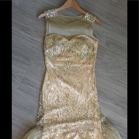 ✨Gorgeous Embelished Dress - Picture 4 of 8